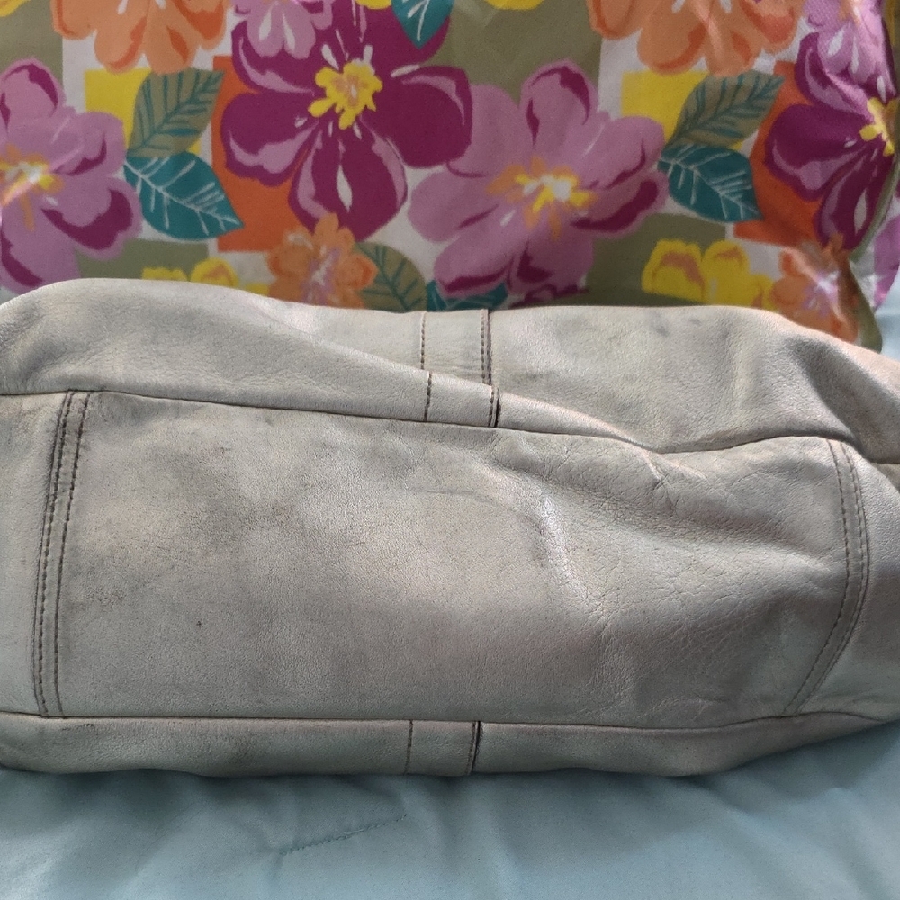 Coach Ergo Pleated Metallic Kiss-Lock Silver Shoulder Bag - 2008 - Picture 7 of 9